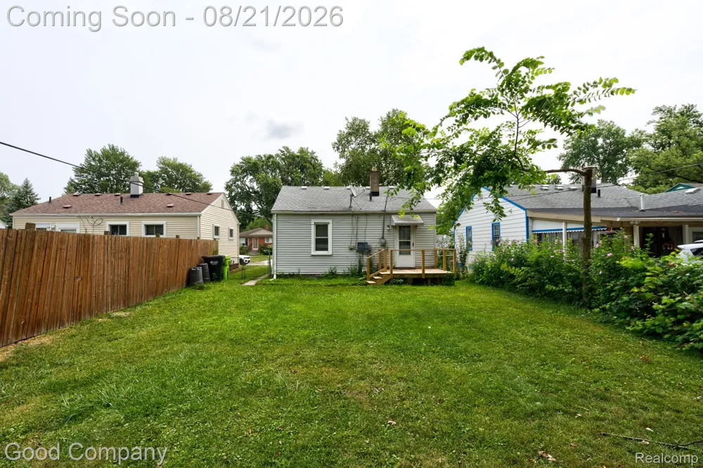 27699 Brettonwoods Street Madison Heights City, MI 48071
