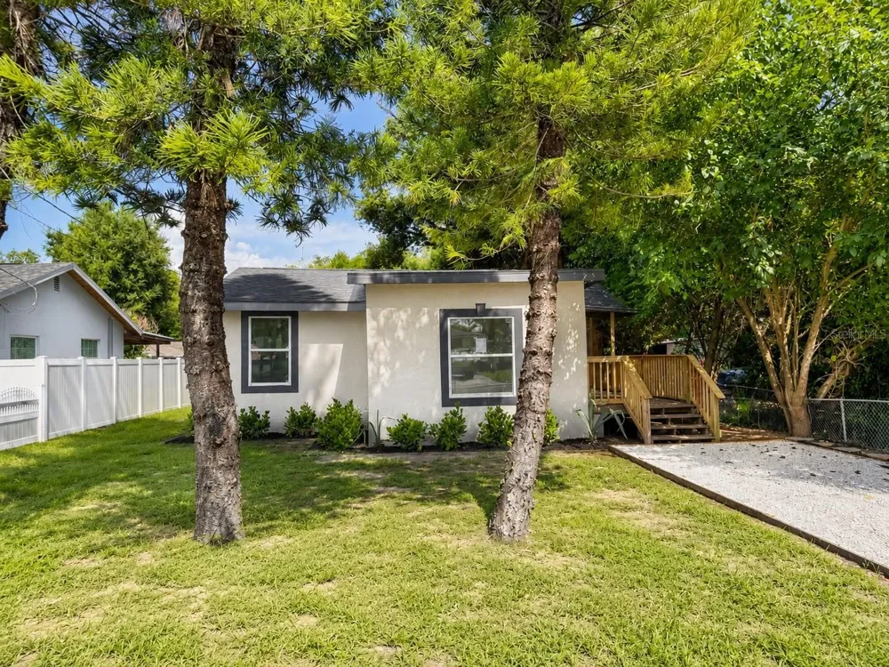 8713 EDISON AVENUE Tampa, FL 33604