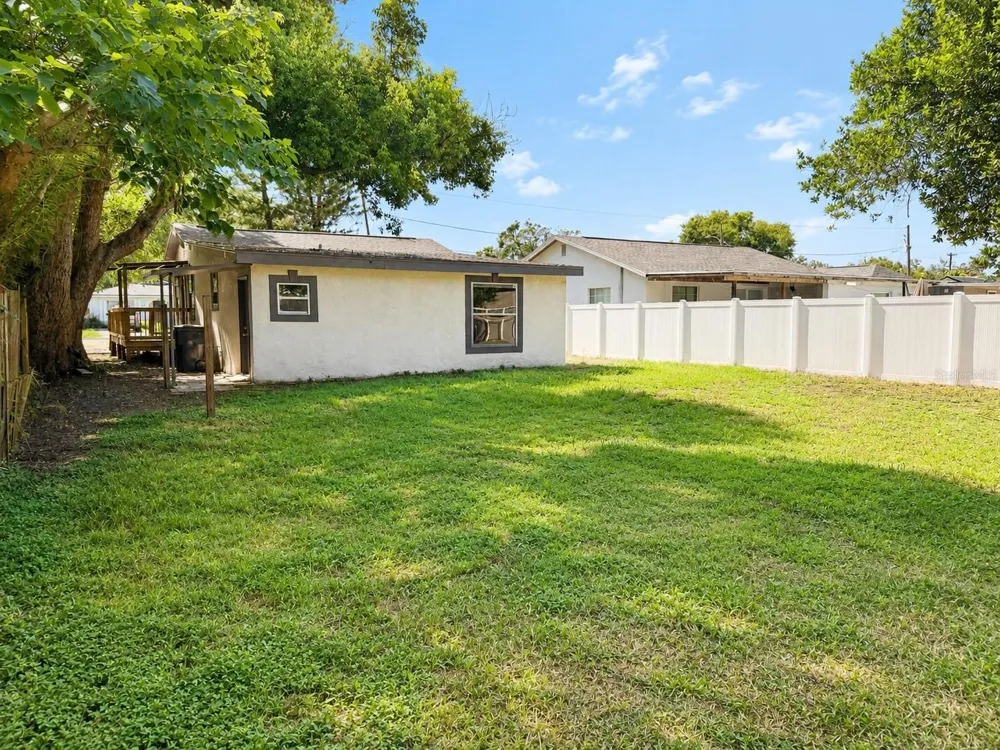 8713 EDISON AVENUE Tampa, FL 33604