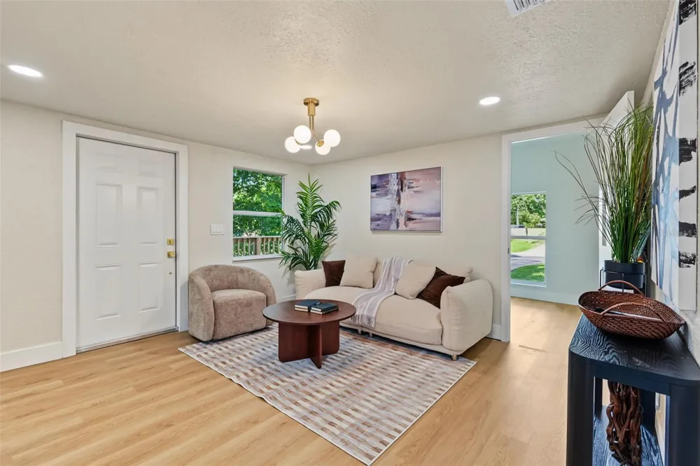 8713 EDISON AVENUE Tampa, FL 33604