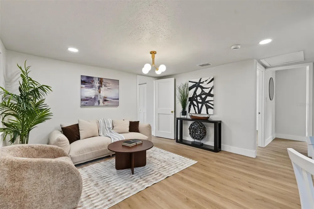 8713 EDISON AVENUE Tampa, FL 33604