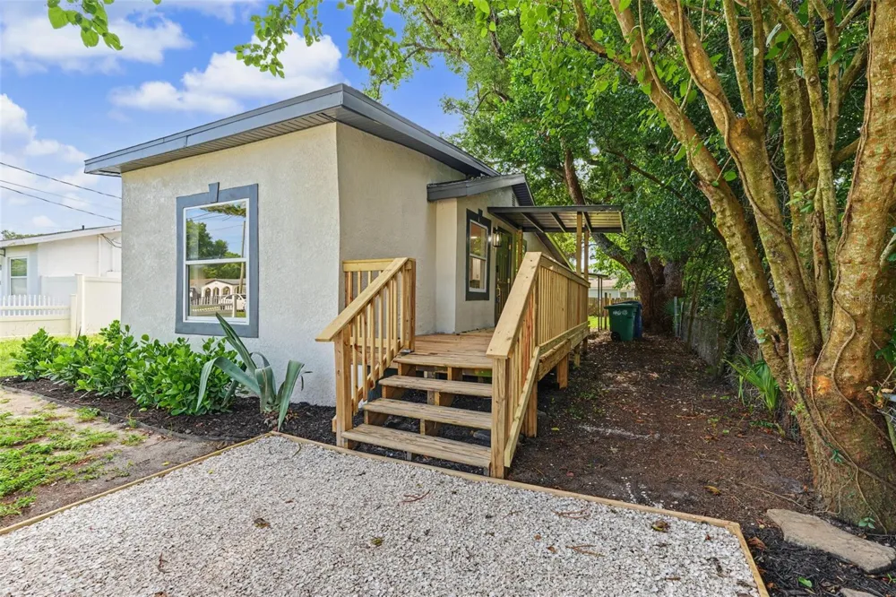 8713 EDISON AVENUE Tampa, FL 33604