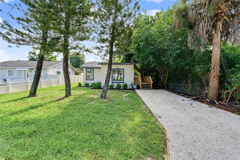 8713 EDISON AVENUE Tampa, FL 33604