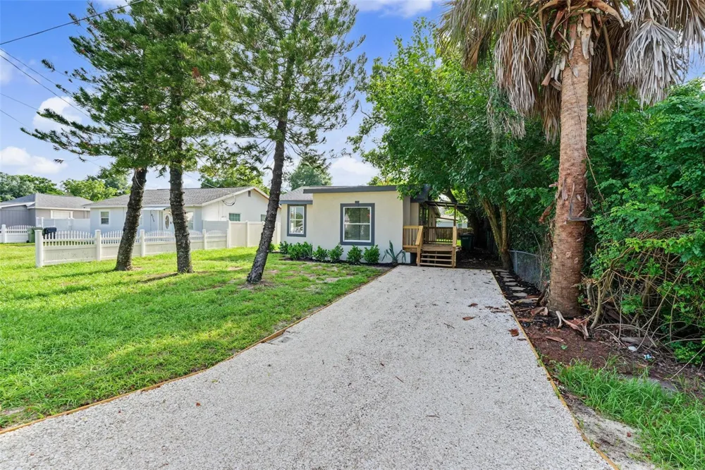 8713 EDISON AVENUE Tampa, FL 33604