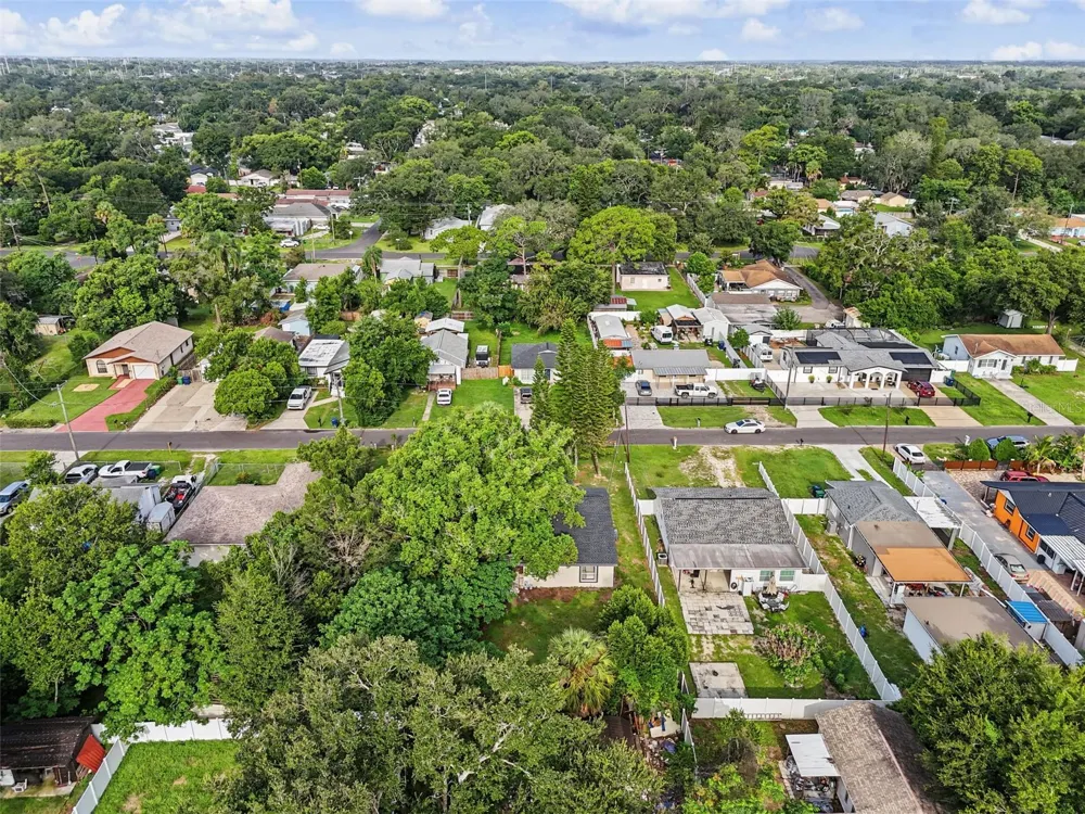 8713 EDISON AVENUE Tampa, FL 33604