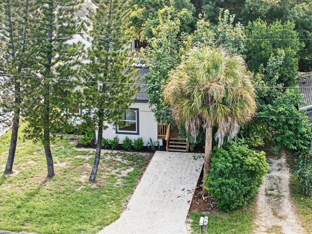 8713 EDISON AVENUE Tampa, FL 33604