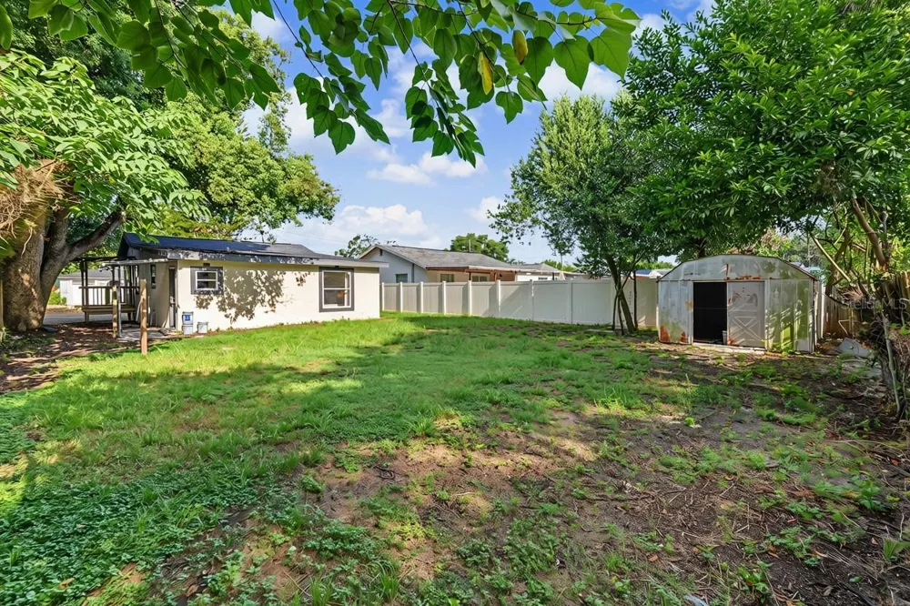 8713 EDISON AVENUE Tampa, FL 33604