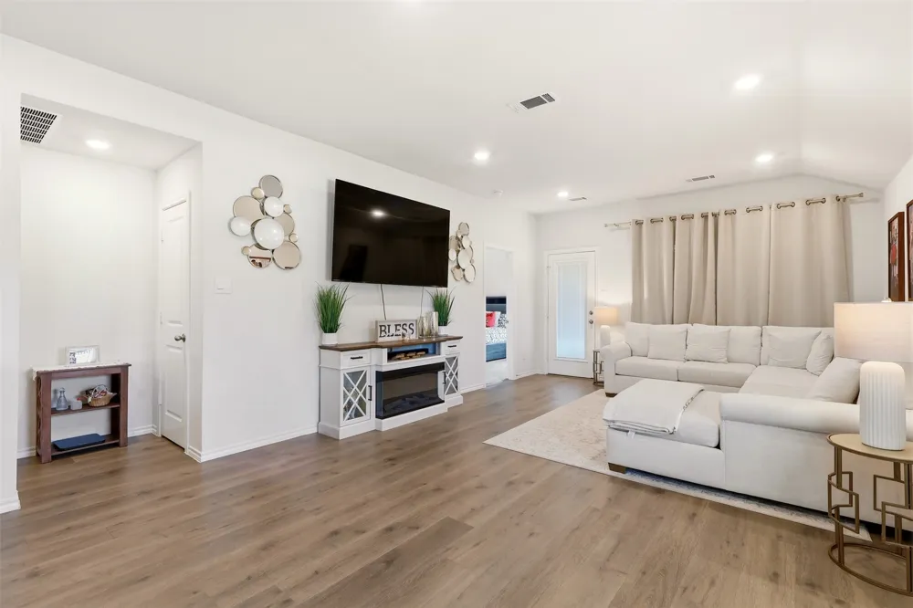 1302 Olivewood Place Crandall, TX 75114