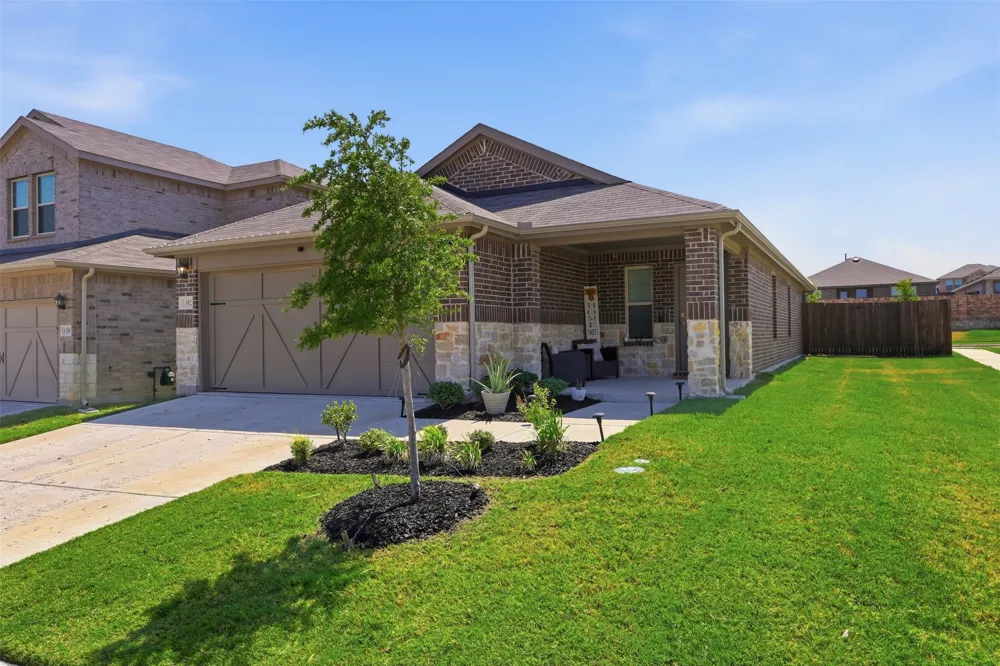 1302 Olivewood Place Crandall, TX 75114