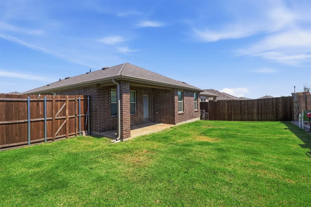 1302 Olivewood Place Crandall, TX 75114