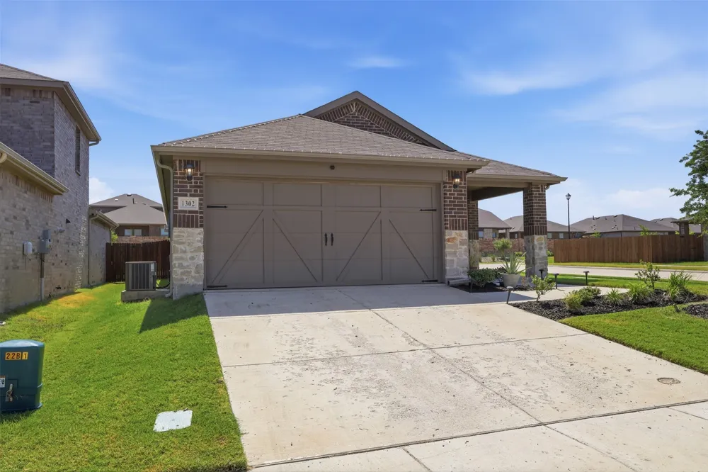1302 Olivewood Place Crandall, TX 75114