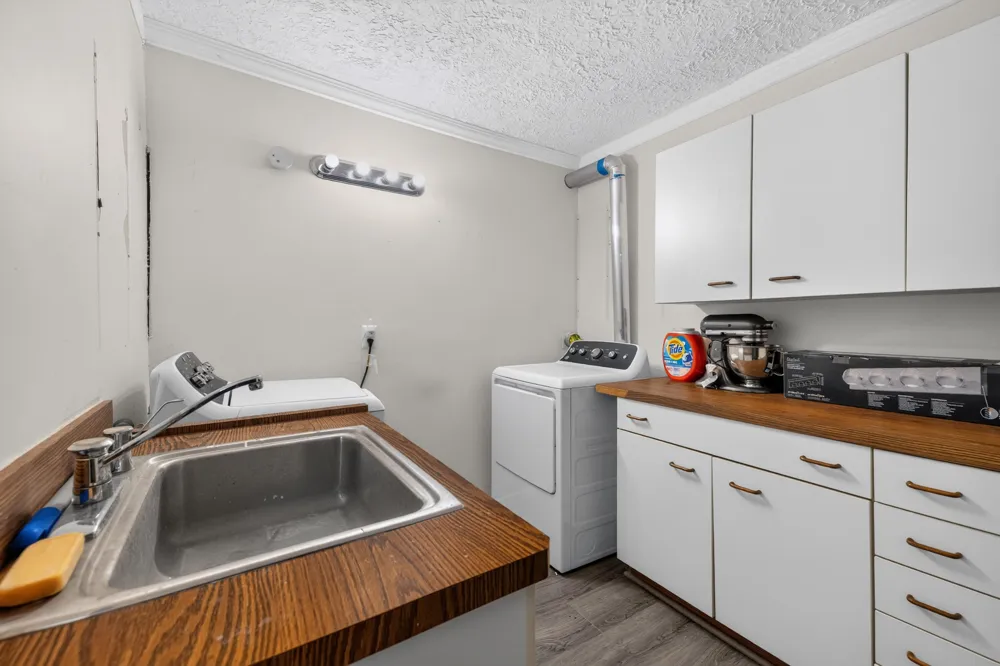16657 Kennebec Street Southgate, MI 48195
