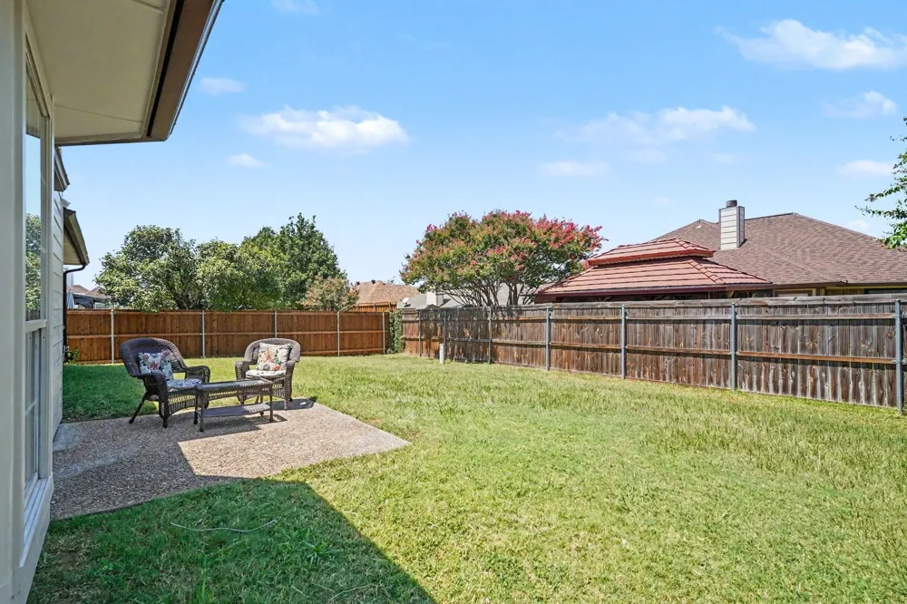 6017 Hilltop Drive Watauga, TX 76148