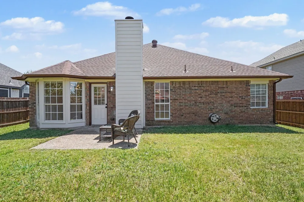 6017 Hilltop Drive Watauga, TX 76148