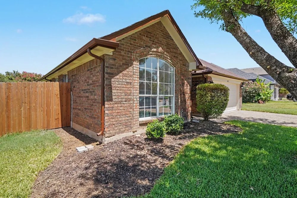 6017 Hilltop Drive Watauga, TX 76148
