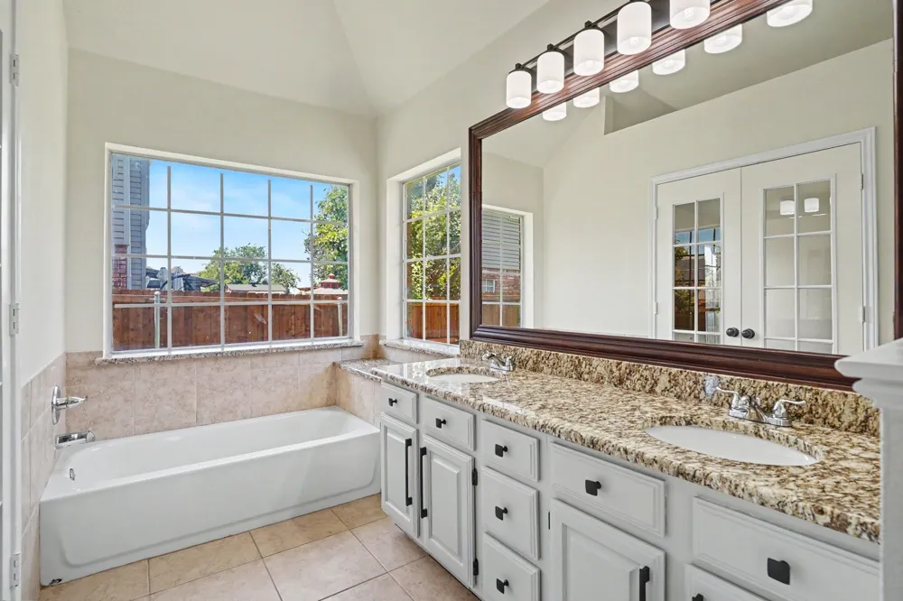 6017 Hilltop Drive Watauga, TX 76148
