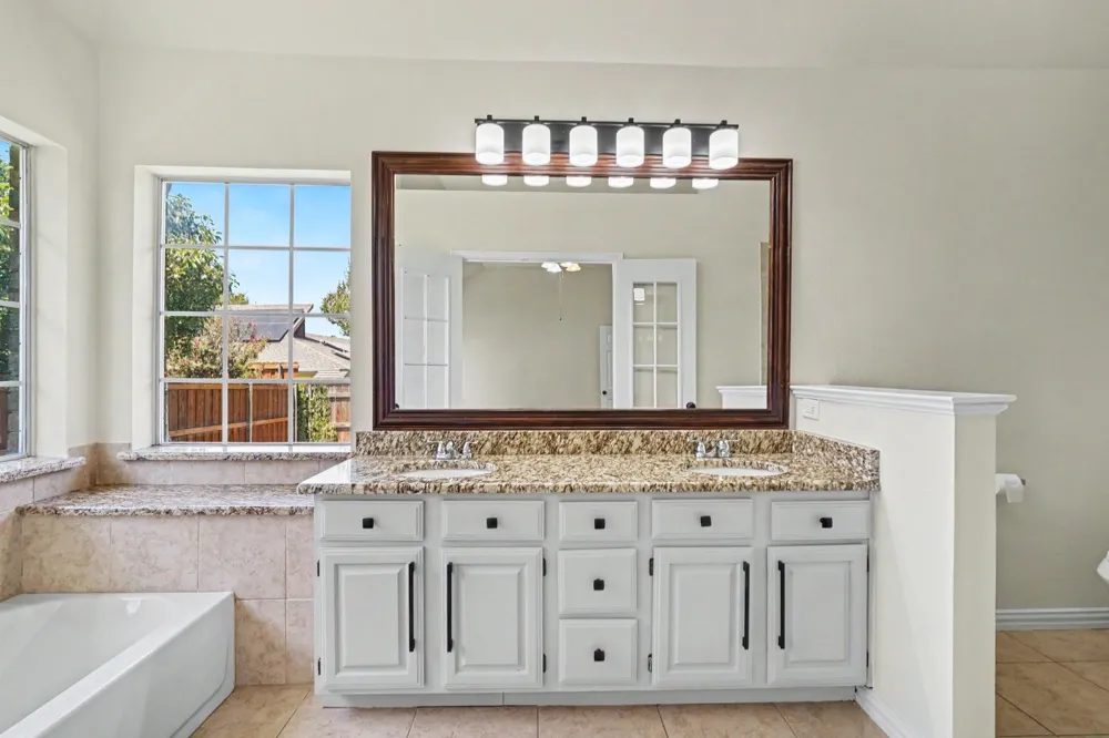6017 Hilltop Drive Watauga, TX 76148