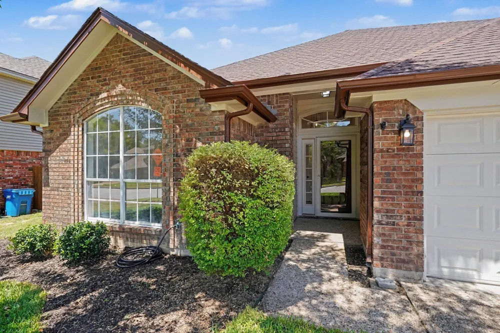 6017 Hilltop Drive Watauga, TX 76148