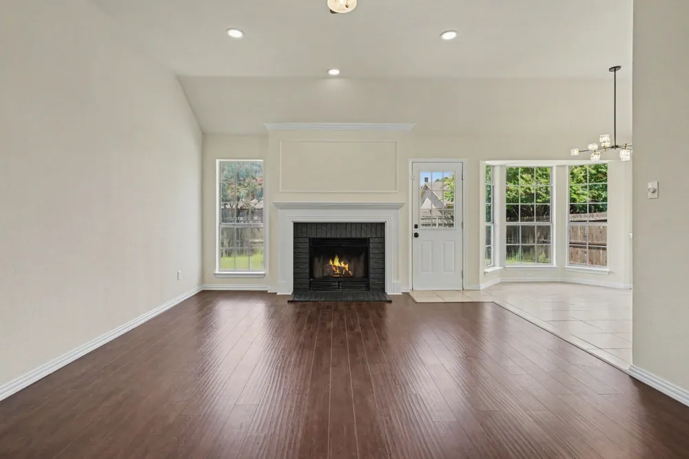 6017 Hilltop Drive Watauga, TX 76148
