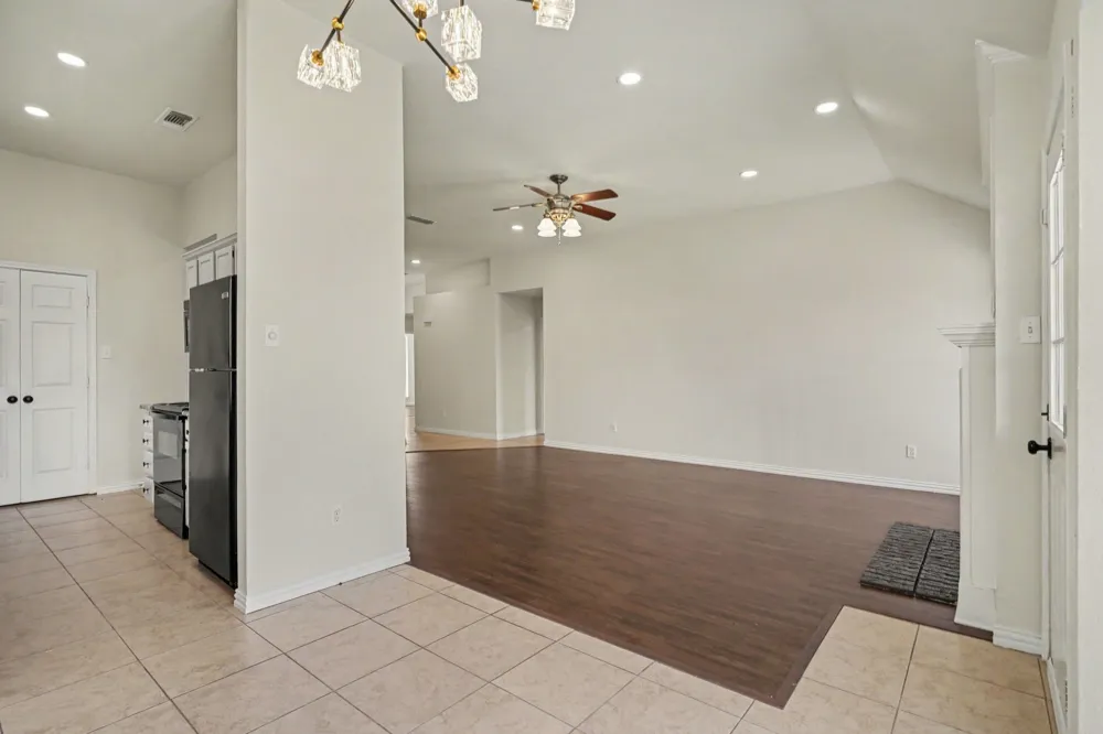 6017 Hilltop Drive Watauga, TX 76148