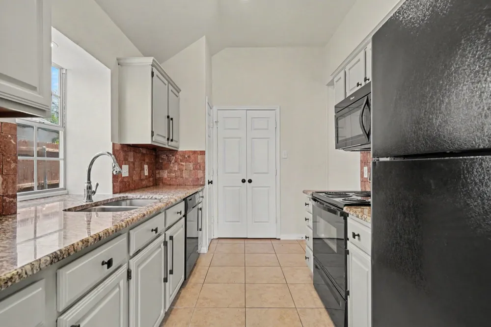 6017 Hilltop Drive Watauga, TX 76148