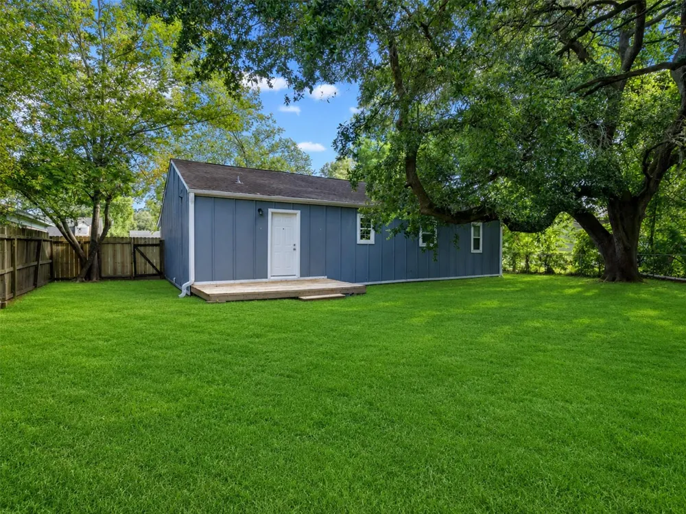 12313 23rd Street Santa Fe, TX 77510