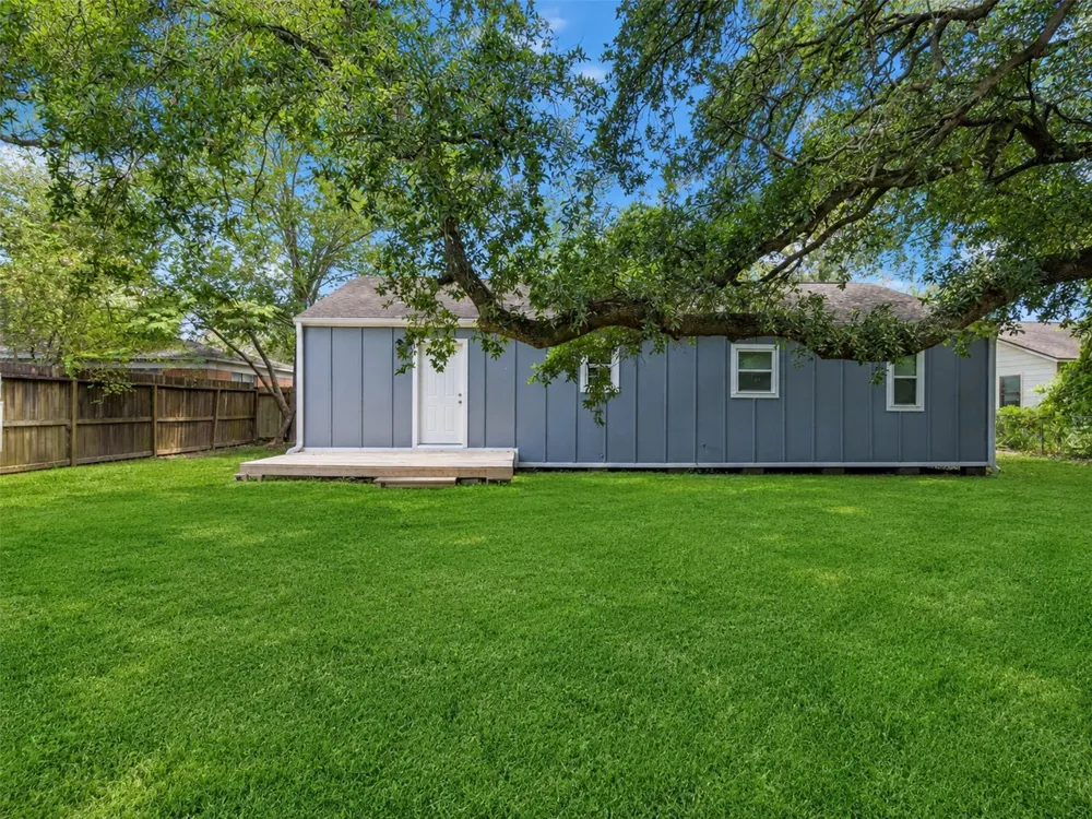 12313 23rd Street Santa Fe, TX 77510