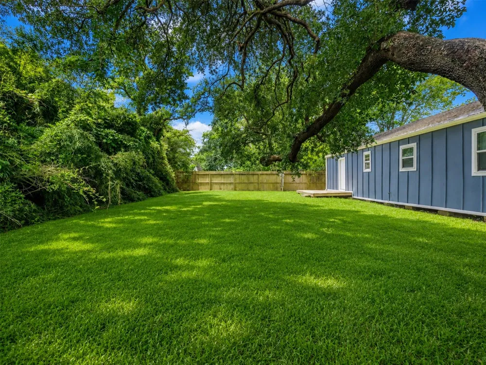 12313 23rd Street Santa Fe, TX 77510
