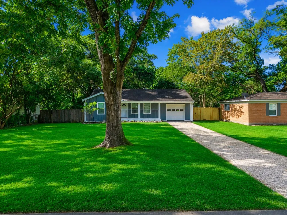 12313 23rd Street Santa Fe, TX 77510