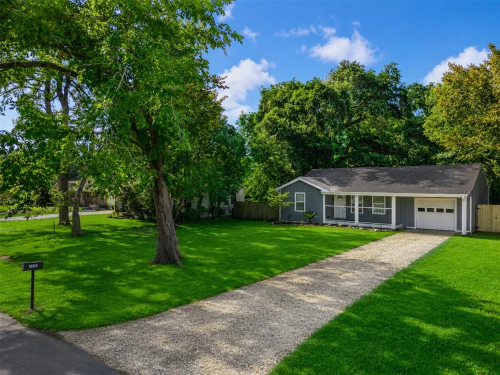 12313 23rd Street Santa Fe, TX 77510