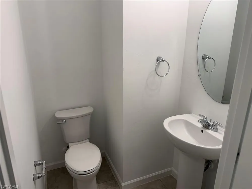 1672 Lake Jessup Circle Cape Coral, FL 33909