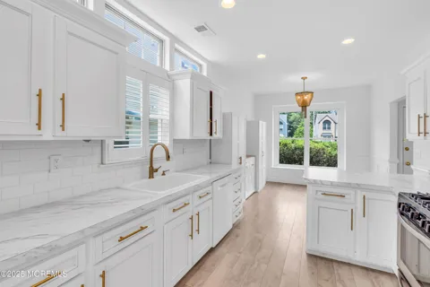 19 Longbrook Lane