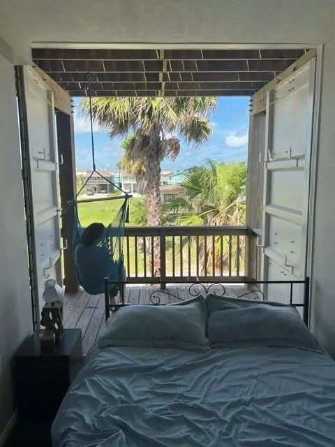 4016 Las Palmas Street Galveston, TX 77554