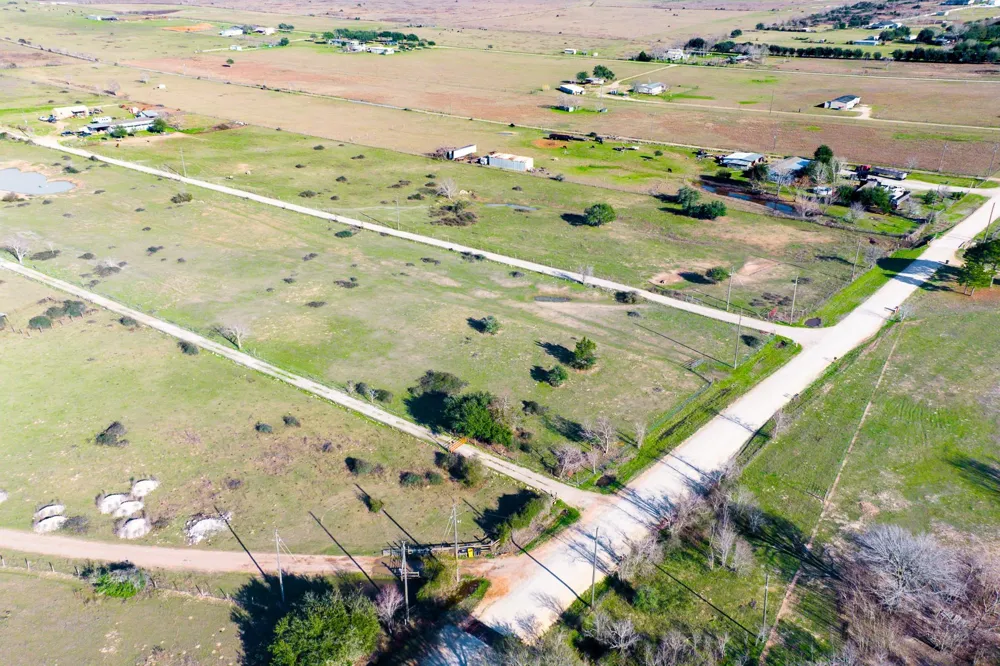 682 Schultz Road S Sealy, TX 77474