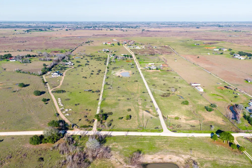 682 Schultz Road S Sealy, TX 77474