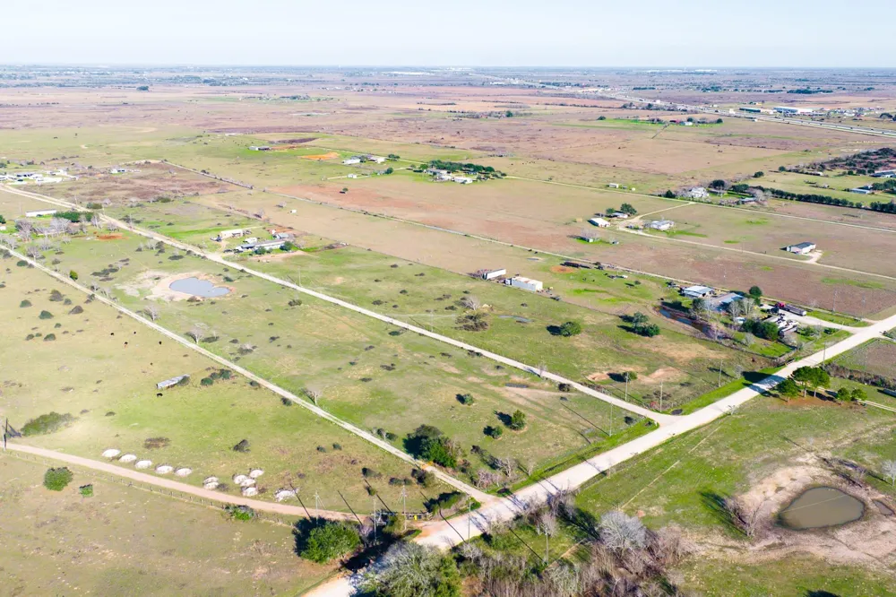 682 Schultz Road S Sealy, TX 77474