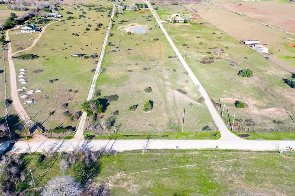 682 Schultz Road S Sealy, TX 77474