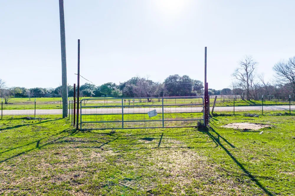 682 Schultz Road S Sealy, TX 77474