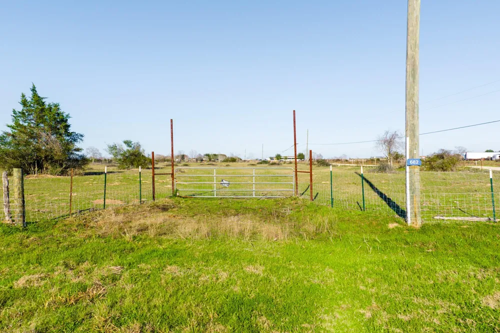 682 Schultz Road S Sealy, TX 77474