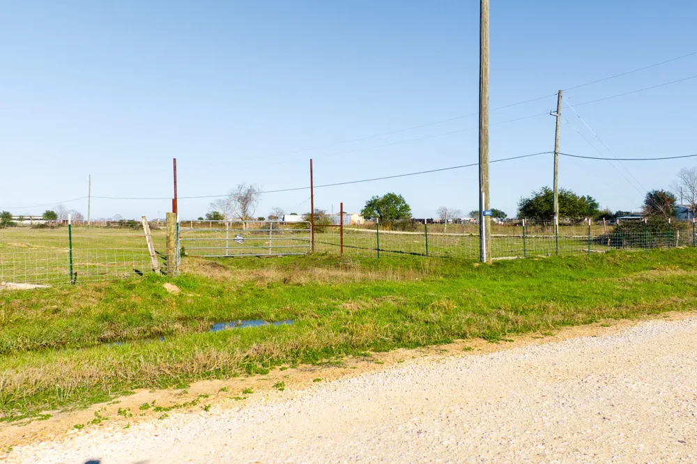 682 Schultz Road S Sealy, TX 77474