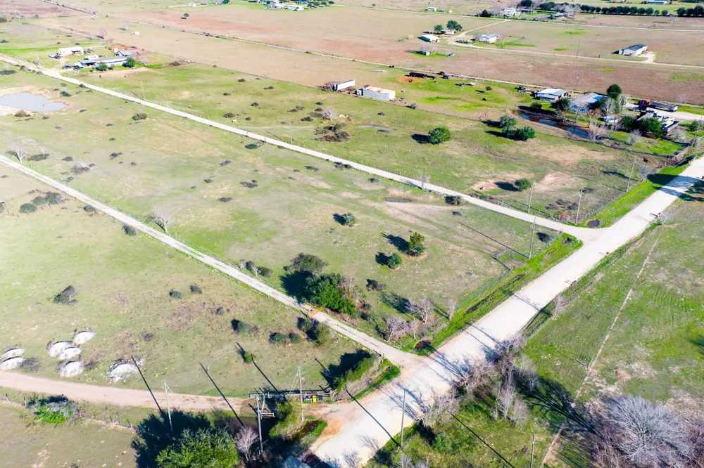 682 Schultz Road S Sealy, TX 77474