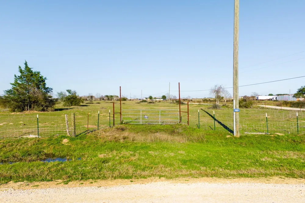 682 Schultz Road S Sealy, TX 77474