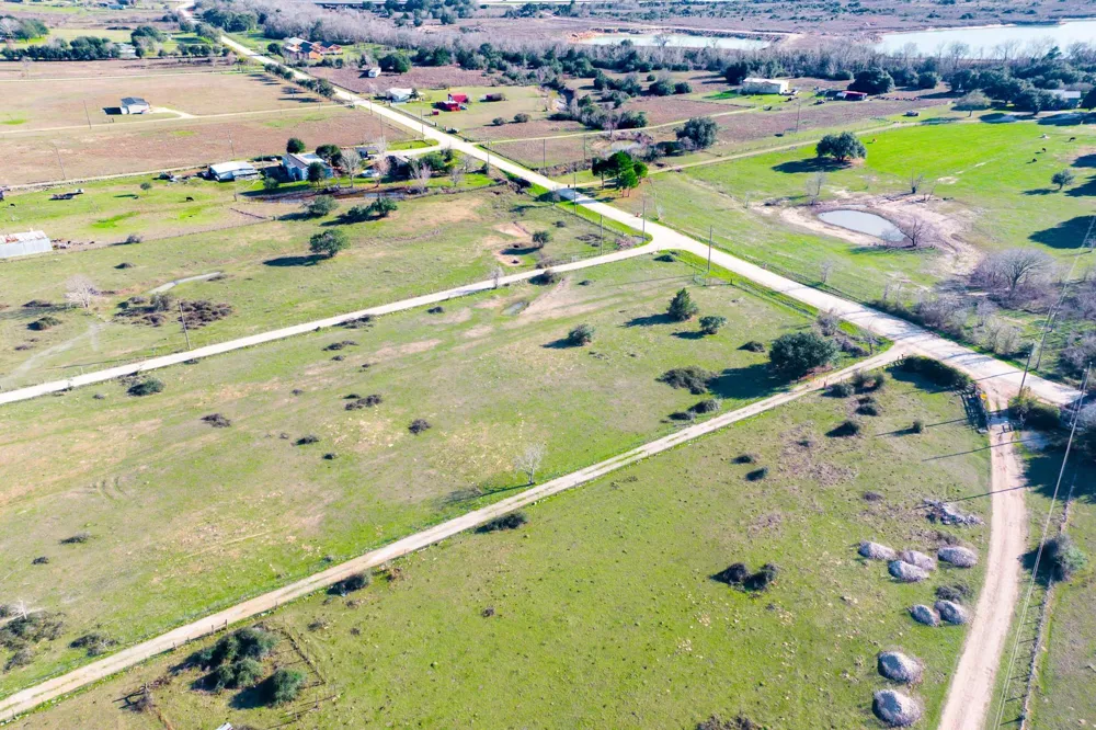 682 Schultz Road S Sealy, TX 77474