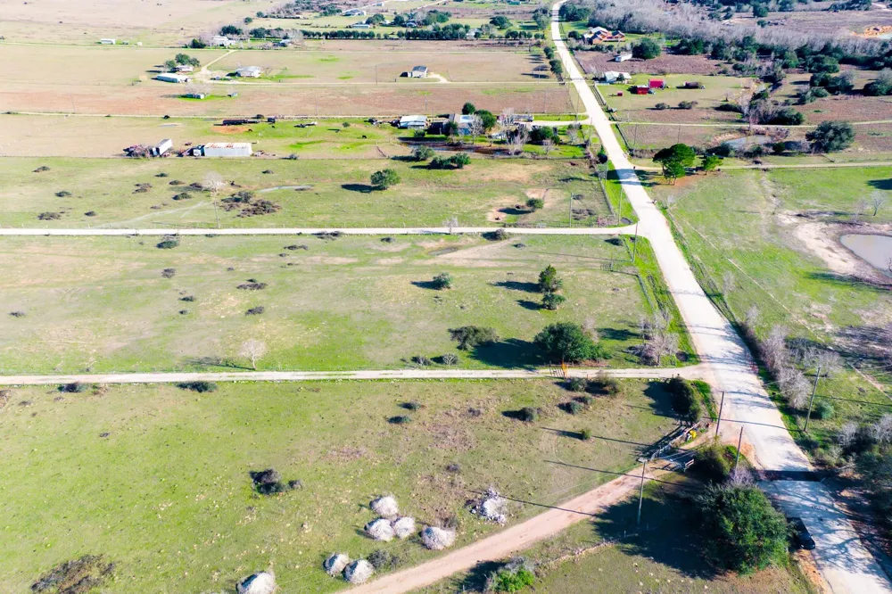 682 Schultz Road S Sealy, TX 77474