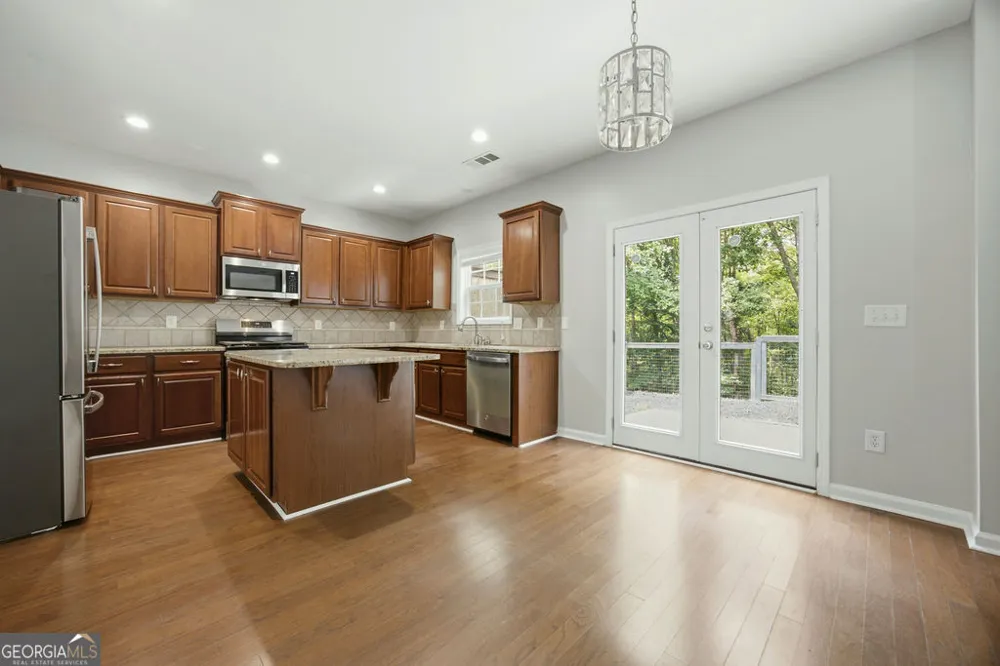 560 Crestmont LN Canton, GA 30114