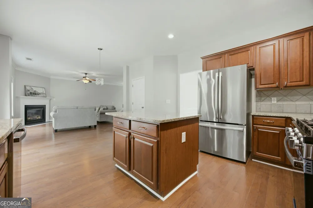560 Crestmont LN Canton, GA 30114