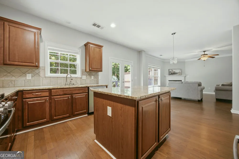 560 Crestmont LN Canton, GA 30114