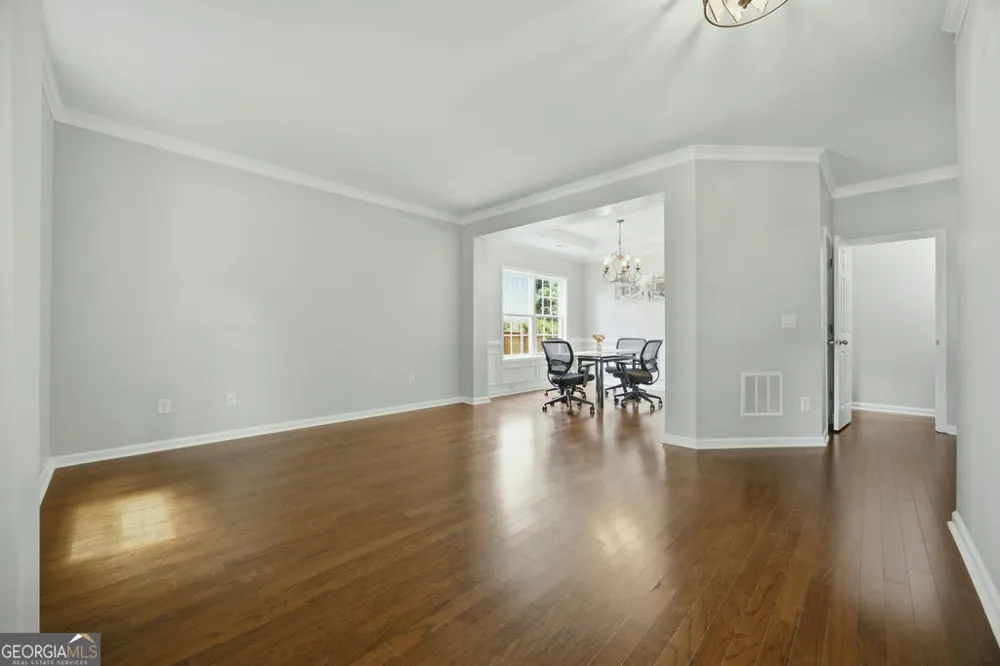 560 Crestmont LN Canton, GA 30114