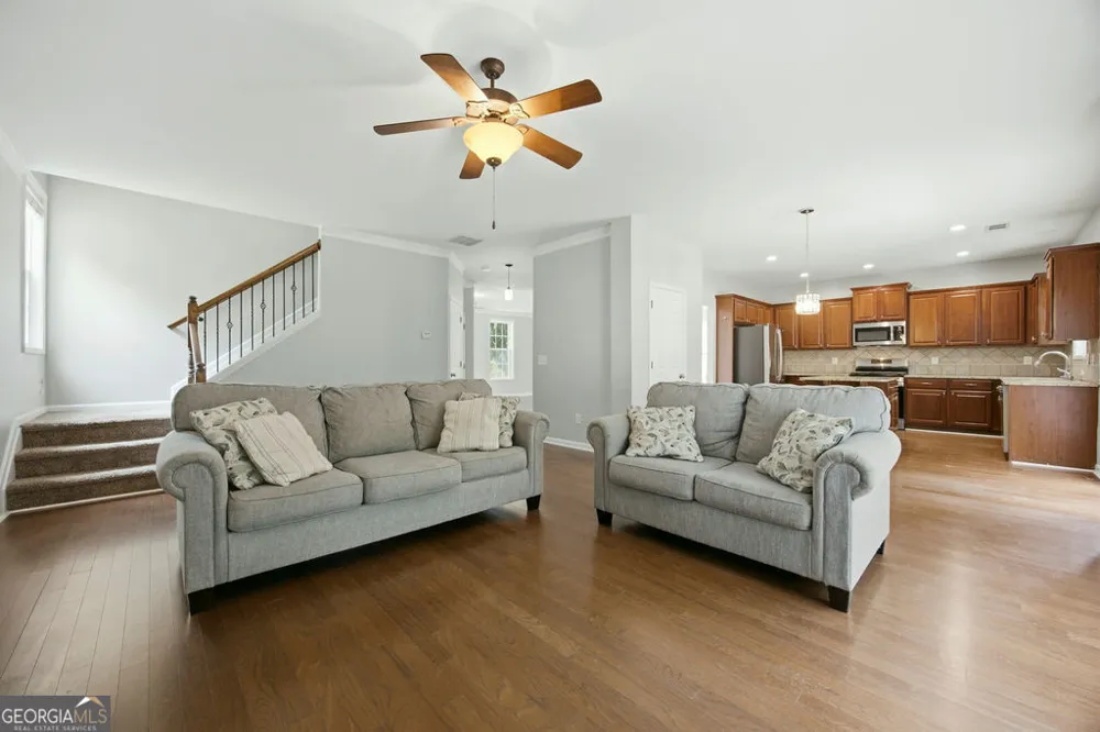 560 Crestmont LN Canton, GA 30114
