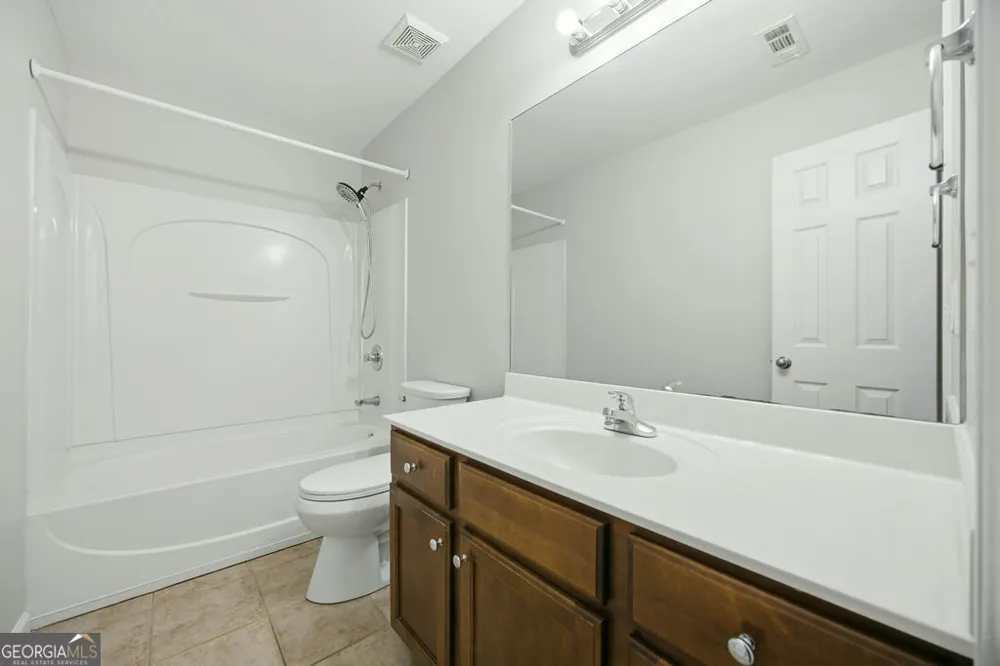 560 Crestmont LN Canton, GA 30114